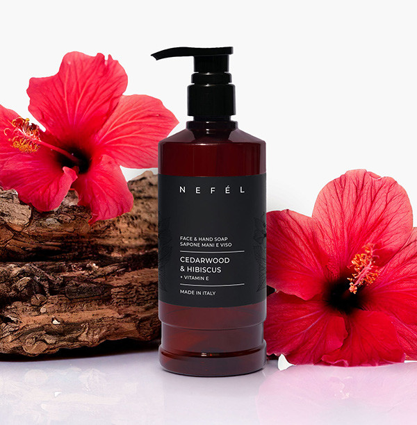 Milo za obraz in roke Nefel - CEDARWOOD in HIBISKUS 480 mL (1/1) hotelska-kozmetika/nefel_face_and_hand_soap_cedarwood_and_hibiscus_flaconeml_profumo-1